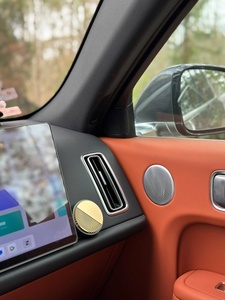 Accessoires d'intérieur d'huile essentielle d'aromathérapie de diffuseur automatique en métal solide léger de luxe pour l'automobile - Product Image 2