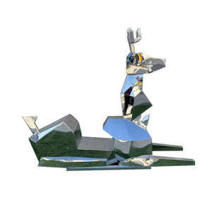 Escultura Abstracta Geométrica de Ciervo Facetado en Acero Inoxidable Jiahua, para Exteriores, Montada en el Suelo, Arte Animal Hecho a Mano - Product Image 1
