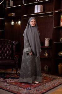 Conjunto de Abaya Súper Suave y Lujoso de Harmonious Light's Embrace con Puños Aptos para Wudhu para Familias Sarimbit - Product Image 5