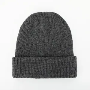 Gorro de borracha personalizado para homens e mulheres, chapéu de inverno com gorras de malha tingidas de alta qualidade, acrílico liso e etiqueta de tecido