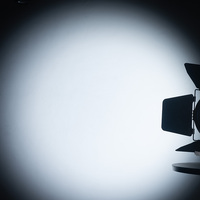 Projecteur Fresnel LED 300W WW CW Blanc réglable 2800K-6500K 8 ° -60 °   Projecteur de scène DMX pour studio de diffusion HD avec zoom électrique