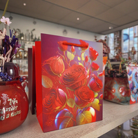 Sac cadeau carte blanche dorée pour la Saint-Valentin Sacs en carton ivoire Gaufrage sérigraphie Stratification Différentes tailles Emballage en fourrure