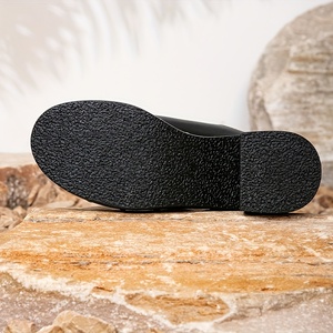 Sabots plateforme en cuir PU noir pour femmes avec bride à la cheville cloutée - Product Image 5
