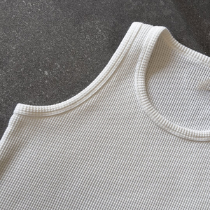 <span class=keywords><strong>Canotta</strong></span> Termica da <span class=keywords><strong>Uomo</strong></span> in Maglia Waffle Personalizzata, Senza Maniche, con Spacchetti Laterali, Vestibilità Ampia, Stile Streetwear, 300GSM, Cotone Premium, Neutra - Product Image 3