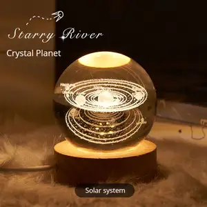 クリスタルボール宇宙飛行士惑星3Dレーザー彫刻ソーラーシステムカスタム発光ダイオード子供用常夜灯