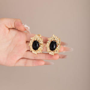 Instagram Aesthetic Pearl Earrings Wholesale for <strong>Street</strong> Vendors Minimalist Designs With Premium Light Luxury Feel - Product Image 1