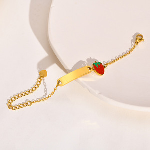 Braccialetto con Charm a Forma di Fragola per Bambini, Placcato <span class=keywords><strong>Oro</strong></span> in Acciaio Inossidabile, Personalizzabile con Incisione - Product Image 2
