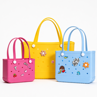 Sac de plage en EVA imperméable grande capacité, sac fourre-tout perforé lavable, sac à bandoulière tendance avec accessoires breloques DIY