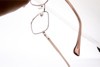 Personnalisation de montures de lunettes en métal haut de gamme, légères, surdimensionnées, vente en gros d'usine pour usage quotidien, OEM/ODM