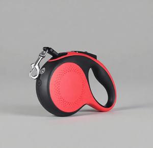 Laisse de chien rétractable classique occidentale durable et écologique de 5 mètres rouge/noir avec lumière LED, libération rapide, sac à crottes, 30 kg - Product Image 1