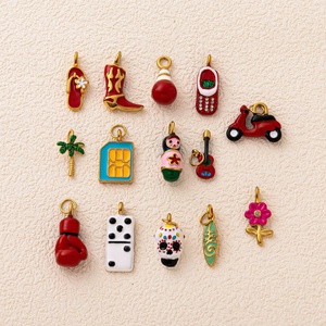 Viajes y Vida |   Acero Inoxidable Chapado en Oro PVD de 18K |   Colgante de recuerdo y amuleto colorido para viajes y vacaciones |   Resistente al agua y duradero - Product Image 2