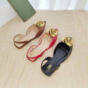 봄/여름 플랫 뾰족한 금속 꽃 장식 버튼 레이디 슈즈를위한 로우 컷 아우터 픽 슈즈 - Product Image 3