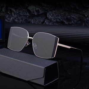 Gafas de Sol para Mujer Dl-D6361 con Marco Metálico, Lentes de Nailon Negras, Protección UV400 Clase 2, Diseño Moderno - Product Image 5