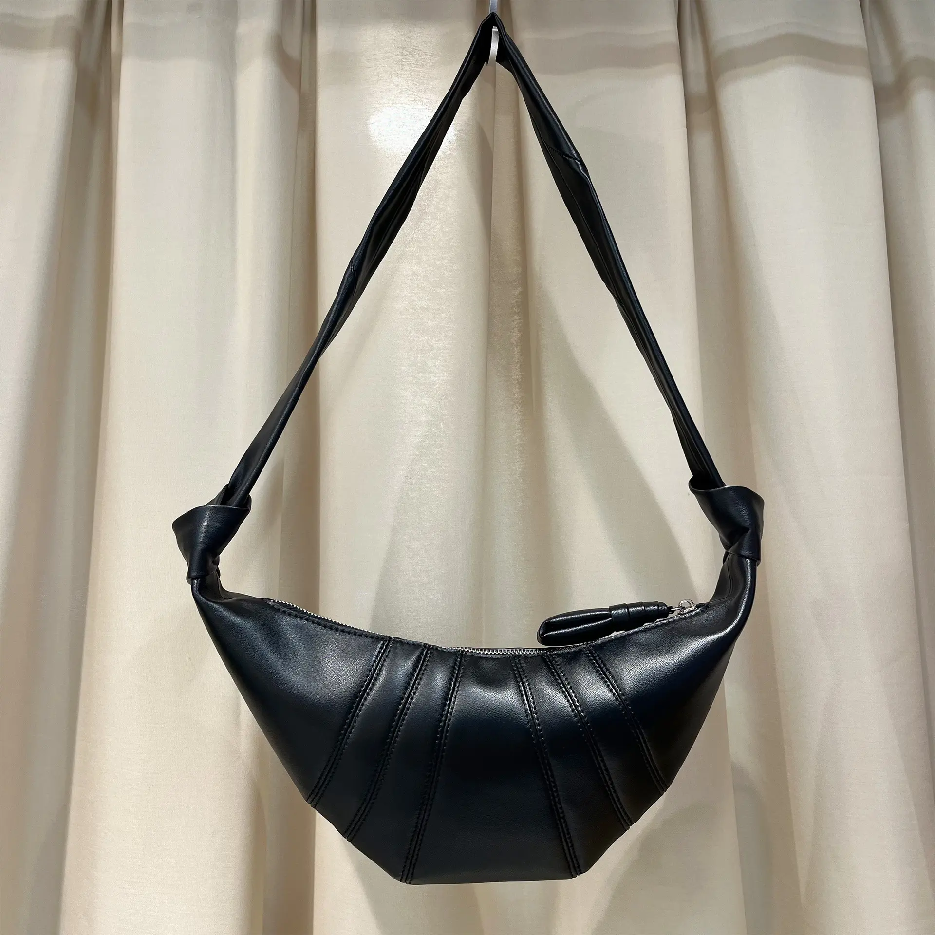 2023 новая сумка для клецок в стиле ретро, французский круассан, модная сумка-рог, модная нишевая сетчатая красная ручная женская сумка