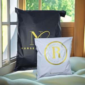 Sac d'expédition mat noir UV avec impression dorée, polymailers personnalisés, sac express mat rouge personnalisé, emballage personnalisé, sac d'expédition pour vêtements - Product Image 3