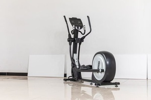 เครื่องเดินวงรีแบบพับได้สำหรับใช้งานเชิงพาณิชย์ พร้อมจอแสดงผล LED ระบบเบรกแม่เหล็ก โครงสร้างเหล็กคุณภาพสูง รับน้ำหนักได้ 10 กก. - Product Image 2