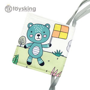 Giường cũi bọc sách đen trắng hoạt hình động vật treo có thể cắn đồ chơi trẻ em chống đá - Product Image 6