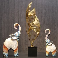 Figurines Éléphant Mère et Bébé en Résine Écologique Peintes à la Main avec Texture Coquillage, Lot de 2 Pièces, Décoration Auspicieuse pour la Maison et le Bureau