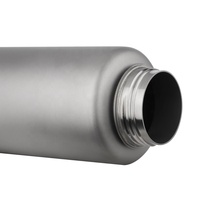 Bouteilles d'eau de sport en titane pur de 700ml/1000ml avec logo personnalisé en gros accessoires de camping isolés sous vide sans BPA