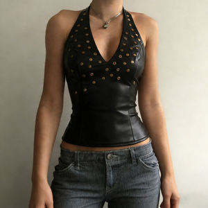 Top Halter Sexy de Cuero PU para Mujer con Tachuelas y Cremallera Trasera, Cuello en V, Ajuste Delgado, Estilo Gótico para Fiesta y Ropa Urbana - Product Image 3