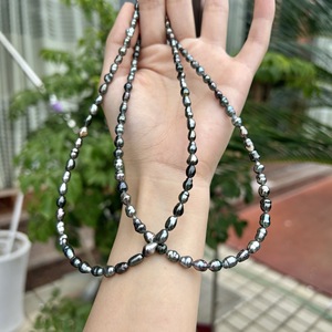 Perlas Tahitianas Keshi de Agua Salada Gris Platino de 3-6 mm, Collar Semiterminado, Super Alto Brillo - Product Image 2