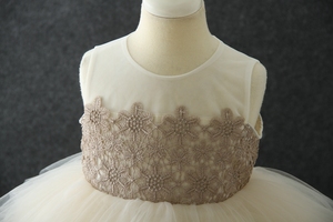 Vestido Dorado para Niñas de 1 Año, Vestido de Princesa con Tutú para Bebés, Ideal para Fiestas de Cumpleaños y Días Festivos - Product Image 5