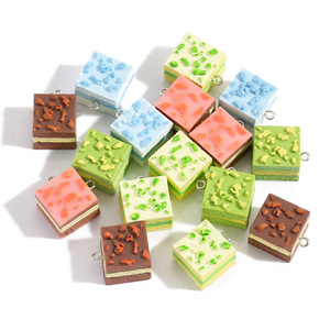 Moldes de Resina de Alta Calidad para Tiramisú Simulado al por Mayor, Miniaturas Kawaii de Pastel, Dijes de Resina de Base Plana con Ganchos - Product Image 1