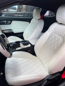 Housses de siège de voiture en PU entièrement enveloppantes pour Ford Mustang, blanches, matelassées avec broderie <span class=keywords><strong>cheval</strong></span> sur l'appuie-tête - Product Image 3