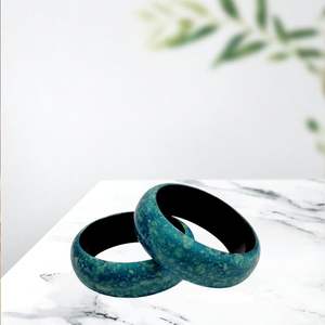 Conjunto de brazaletes de resina elegantes para mujer, ligeros, duraderos y modernos, joyería de diseño hecha a mano por CRAFT ZONE EXPORT - Product Image 4