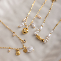 Collier J&D Jewelry en acier inoxydable plaqué or 18 carats avec coquillage, étoile de mer, perle et cristal, bijoux nautiques pour femmes