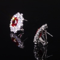 AE052 Bleibende exquisite Vintage Oval schliff 8x10MM Pigeon Blood Lab Grown Ruby Sterling Silber Blume Zirkon Ohr stecker