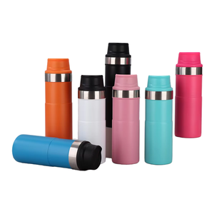 Tasse de voyage à <span class=keywords><strong>action</strong></span> de déclenchement classique personnalisée 16 OZ tasse à double paroi isolée pour le sport en plein air gobelet à café de voyage portable - Product Image 1