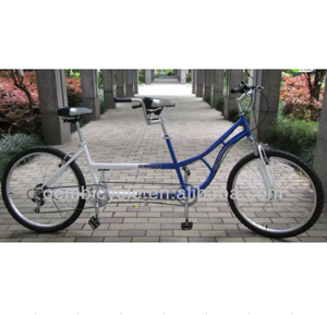 Due persone guidano una bicicletta tandem da 26 pollici. - Product Image 1