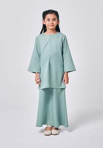 SIPO Moden ผ้าบาติกครอบครัวของเด็ก,เสื้อคอกลมขนาดเล็ก Kurung Saloma สีแอชสีฟ้า - Product Image 3