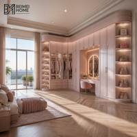 Armoire d'angle en L sur mesure pour enfants avec coiffeuse intégrée et étagères courbes pour la suite parentale des filles