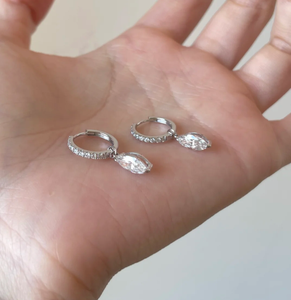 Boucles d'oreilles pendantes Huggie Hoop personnalisées en diamant de laboratoire taille marquise pour femme, serties pavé, ton argent, 10K 14K, certificat IGI, classiques - Product Image 3
