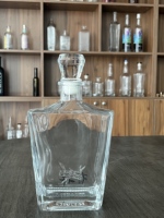 Bouteille à liqueur en verre transparent de luxe 700 ml, bouteille carrée vide pour whisky avec bouchon en cristal pour l'emballage des spiritueux