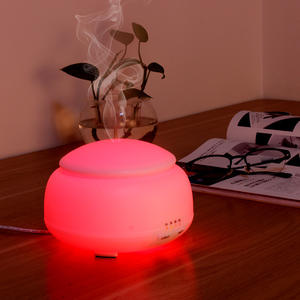 Difusor de Aroma Ultrasónico Simple y Minimalista de 300 ml con Luz LED y Control Remoto para Uso en el Hogar y la Oficina - Product Image 1