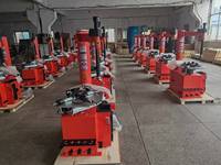 Machine combinée démonte-pneus et équilibreuse de roues avec bras oscillant et équilibreuse numérique pour garage automobile et atelier