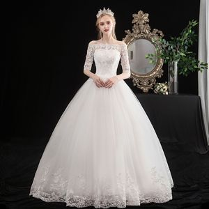 Abito da <span class=keywords><strong>Sposa</strong></span> con Maniche a Tre Quarti, Allacciatura Posteriore, Scollo a Barca, Lunghezza a Terra, <span class=keywords><strong>in</strong></span> Pizzo, Bianco e <span class=keywords><strong>Rosso</strong></span> - Product Image 1