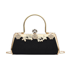 Sac à main et porte-monnaie à chaîne unique avec impression de diamant incrusté pour banquet en métal - Product Image 3