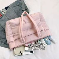 Sac fourre-tout matelassé à poignée souple avec fermeture éclair, prix d'usine, faible MOQ, logo personnalisé, sac pour ordinateur portable, sac de plage pour femme