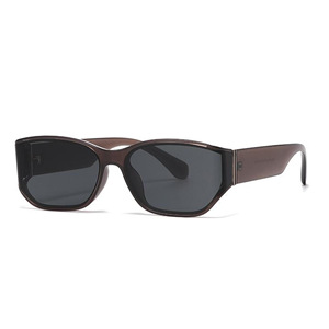 Gafas de Sol Cuadradas Modernas CX con Lentes Curvas, Protección UV400, Montura Completa, Unisex, Estilo Urbano, Protección Solar, Viajes - Product Image 6