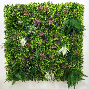 Panel de Pared de Césped Verde Artificial Decorativo con Plantas Artificiales y Paneles Solares - Product Image 1