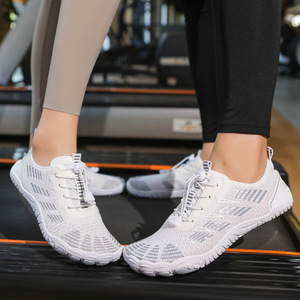 Chaussures d'eau légères à séchage rapide en maille pour la natation, la randonnée, l'escalade, pour hommes et femmes, taille unisexe 36-46 - Product Image 1