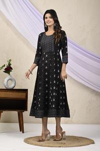 Conjunto de Kurti y pantalón de aspecto elegante de rayón pesado tradicional para mujer, ropa informal para festivales, algodón de talla grande con botones menos - Product Image 3