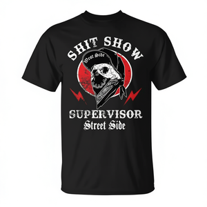 Camiseta con diseño de calavera de Supervisor de Shit Show, diseño sarcástico con humor laboral, cuello redondo negro - Product Image 2
