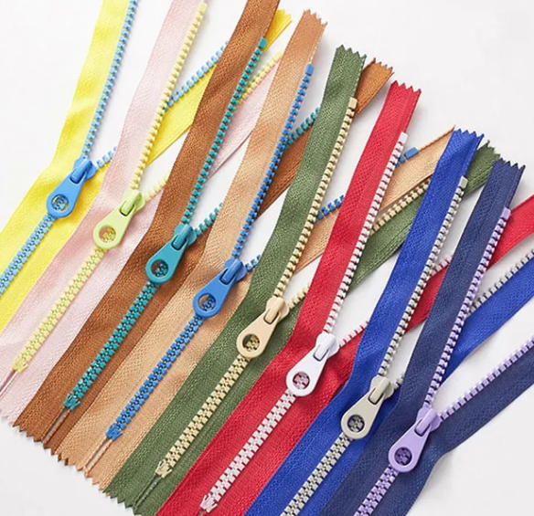 Manufacturer High Quality Custom Multiple Color 3# 40 cm Plastic Close-end Resin Zipper for Sports Wear Luggage Bag