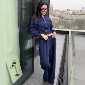 Completo da <span class=keywords><strong>donna</strong></span> primaverile casual in tinta unita con felpa con cappuccio e zip, pantaloni lunghi larghi con coulisse in vita, 2 pezzi, 100% nylon - Product Image 3