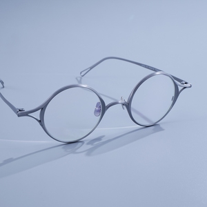 Gafas redondas ultraligeras de titanio puro, montura de gafas graduadas ópticas de estilo vintage para uso diario en negocios, venta al por mayor - Product Image 6